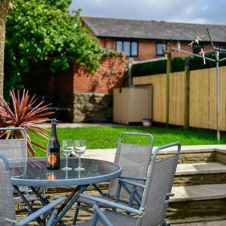 Free Parking - Heart Of The City - Superb Townhouse & Garden - Peaceful Area But Only 5Min Walk To Beach, Shops, Bars, Arena, Marina, Parks Swansea Esterno foto