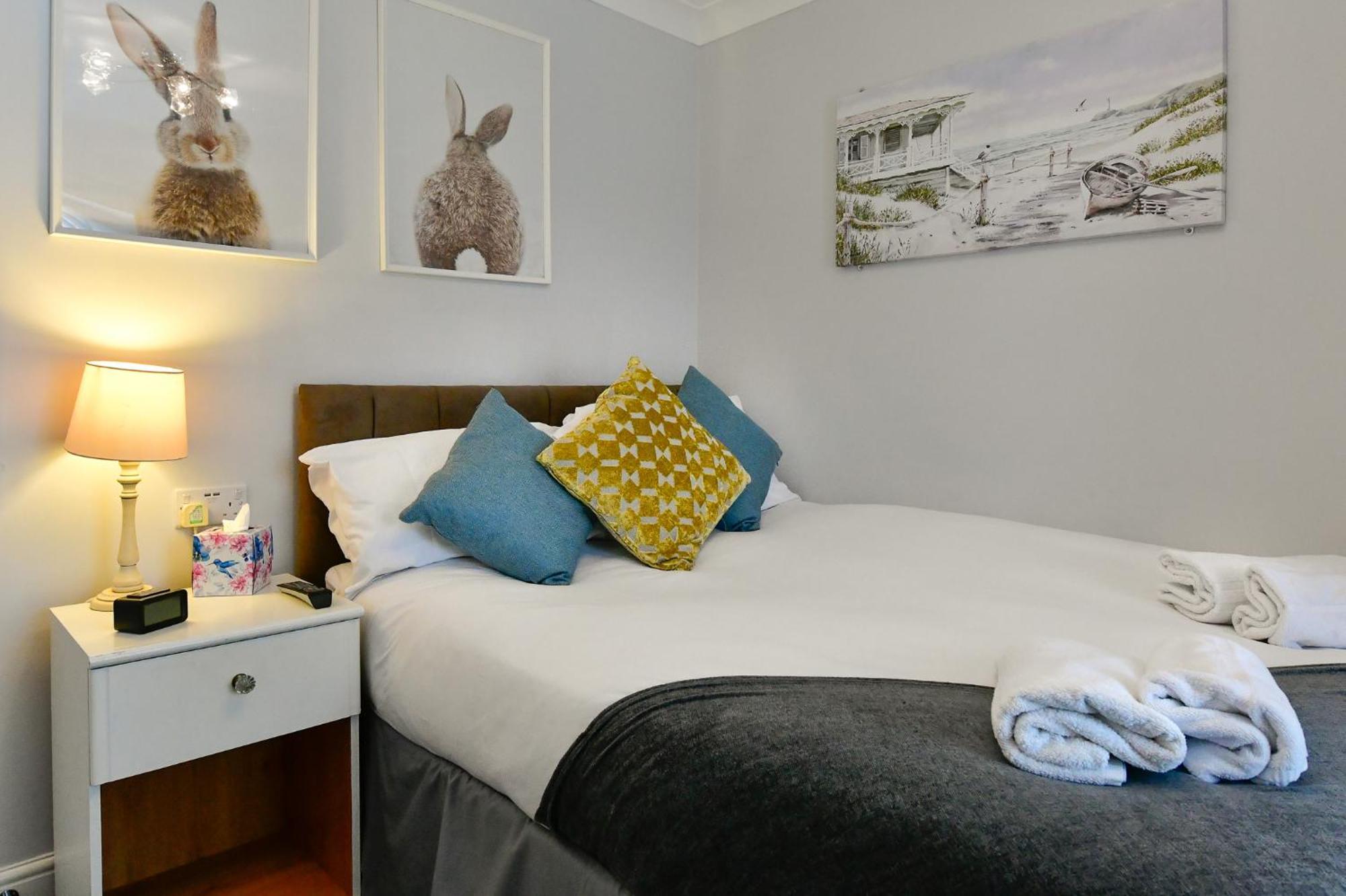 Free Parking - Heart Of The City - Superb Townhouse & Garden - Peaceful Area But Only 5Min Walk To Beach, Shops, Bars, Arena, Marina, Parks Swansea Esterno foto