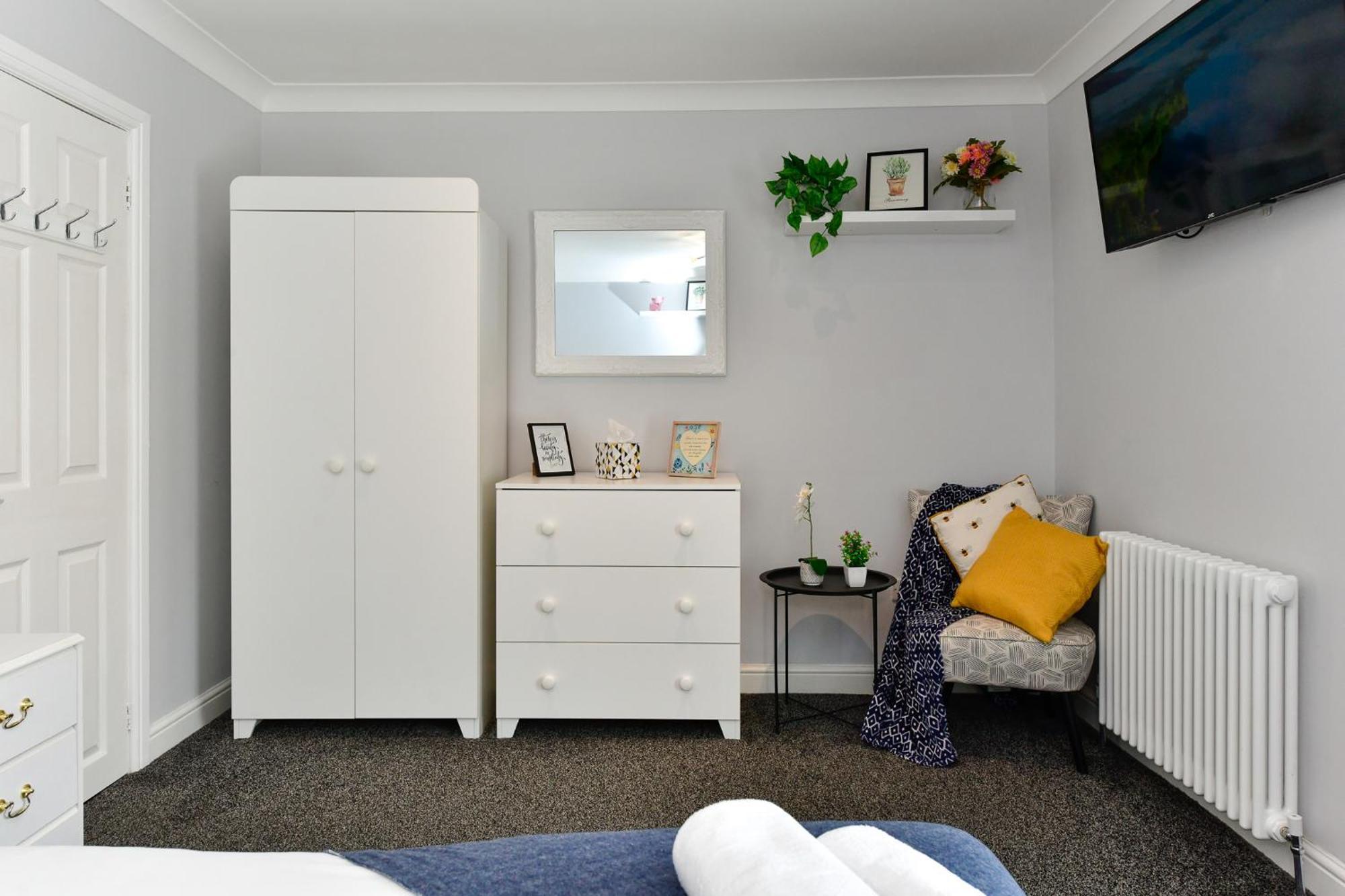 Free Parking - Heart Of The City - Superb Townhouse & Garden - Peaceful Area But Only 5Min Walk To Beach, Shops, Bars, Arena, Marina, Parks Swansea Esterno foto