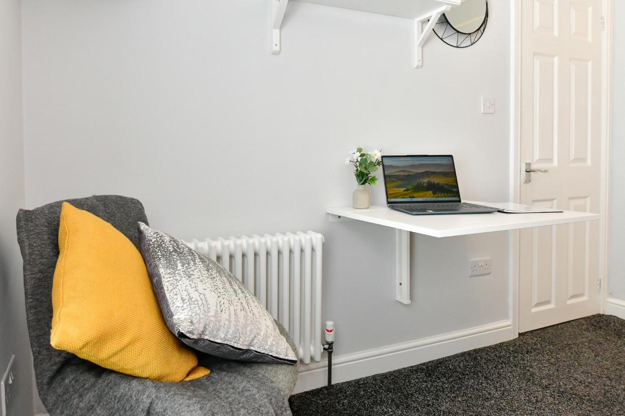 Free Parking - Heart Of The City - Superb Townhouse & Garden - Peaceful Area But Only 5Min Walk To Beach, Shops, Bars, Arena, Marina, Parks Swansea Esterno foto