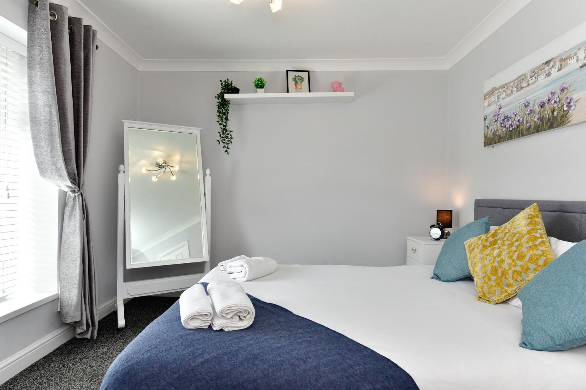 Free Parking - Heart Of The City - Superb Townhouse & Garden - Peaceful Area But Only 5Min Walk To Beach, Shops, Bars, Arena, Marina, Parks Swansea Esterno foto
