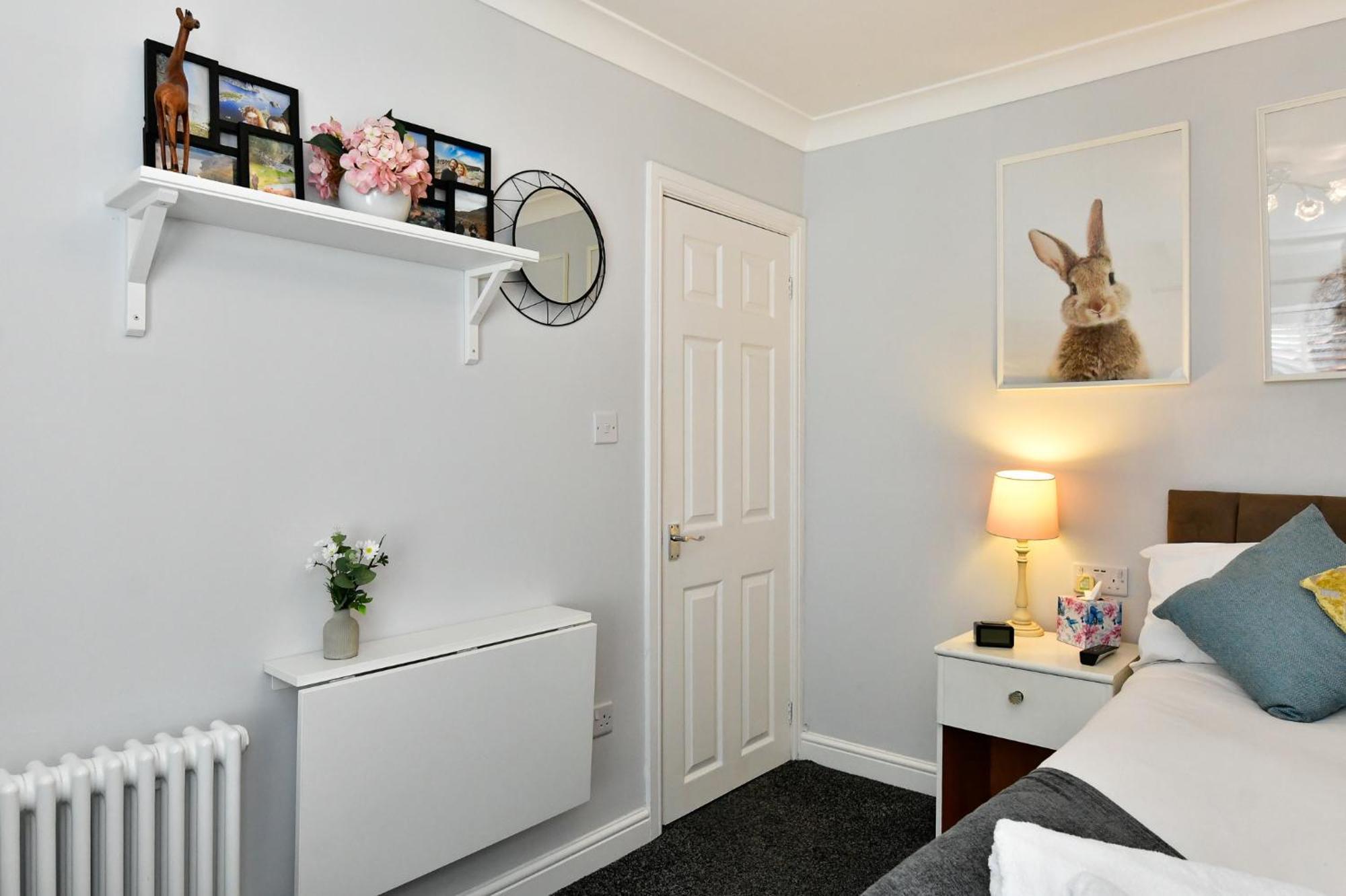 Free Parking - Heart Of The City - Superb Townhouse & Garden - Peaceful Area But Only 5Min Walk To Beach, Shops, Bars, Arena, Marina, Parks Swansea Esterno foto
