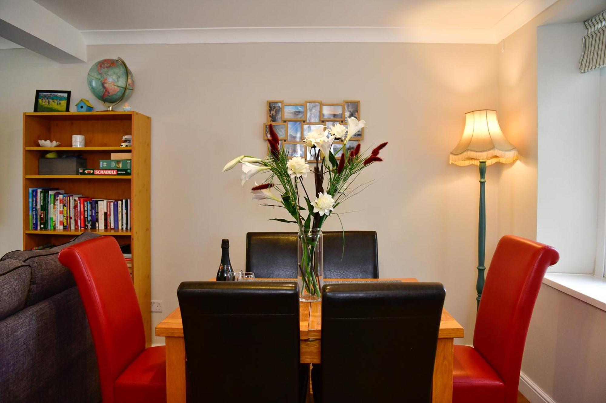 Free Parking - Heart Of The City - Superb Townhouse & Garden - Peaceful Area But Only 5Min Walk To Beach, Shops, Bars, Arena, Marina, Parks Swansea Esterno foto