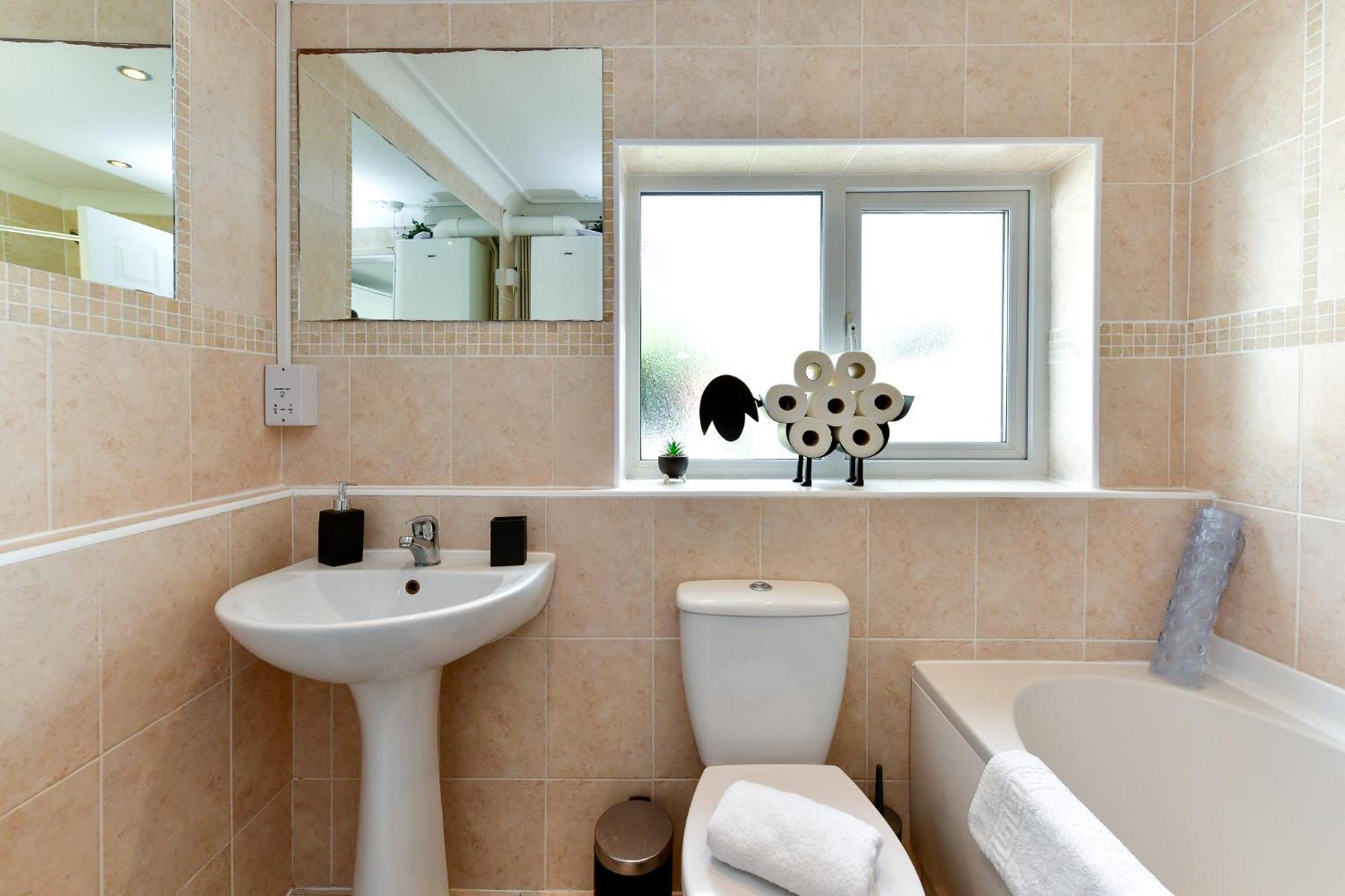 Free Parking - Heart Of The City - Superb Townhouse & Garden - Peaceful Area But Only 5Min Walk To Beach, Shops, Bars, Arena, Marina, Parks Swansea Esterno foto