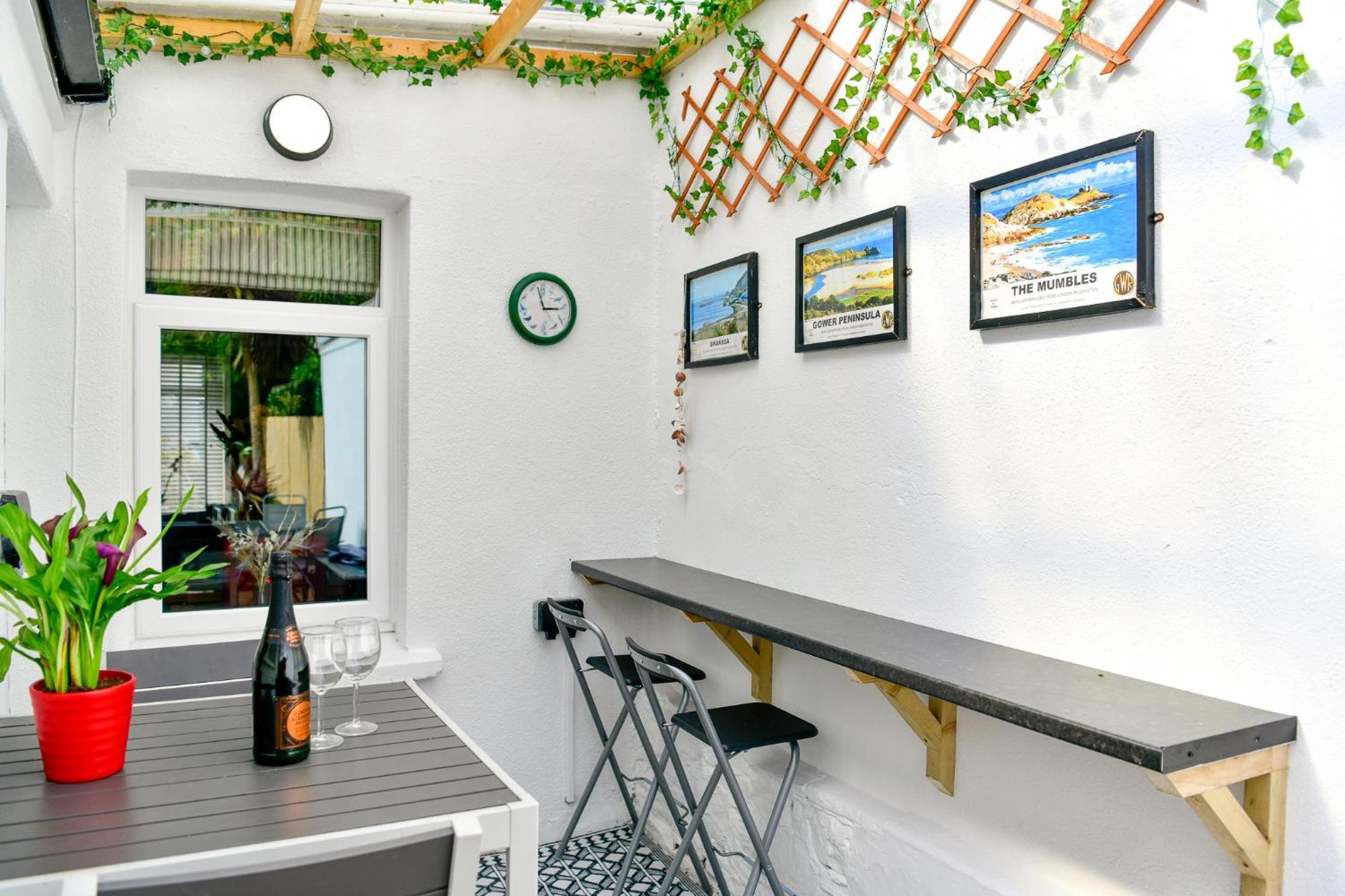 Free Parking - Heart Of The City - Superb Townhouse & Garden - Peaceful Area But Only 5Min Walk To Beach, Shops, Bars, Arena, Marina, Parks Swansea Esterno foto