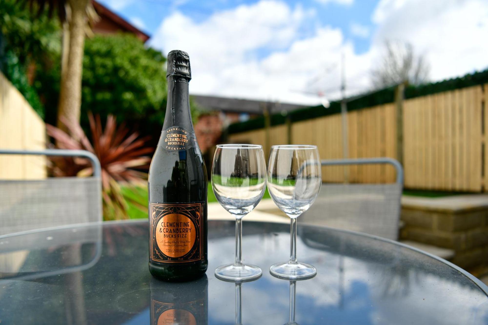 Free Parking - Heart Of The City - Superb Townhouse & Garden - Peaceful Area But Only 5Min Walk To Beach, Shops, Bars, Arena, Marina, Parks Swansea Esterno foto