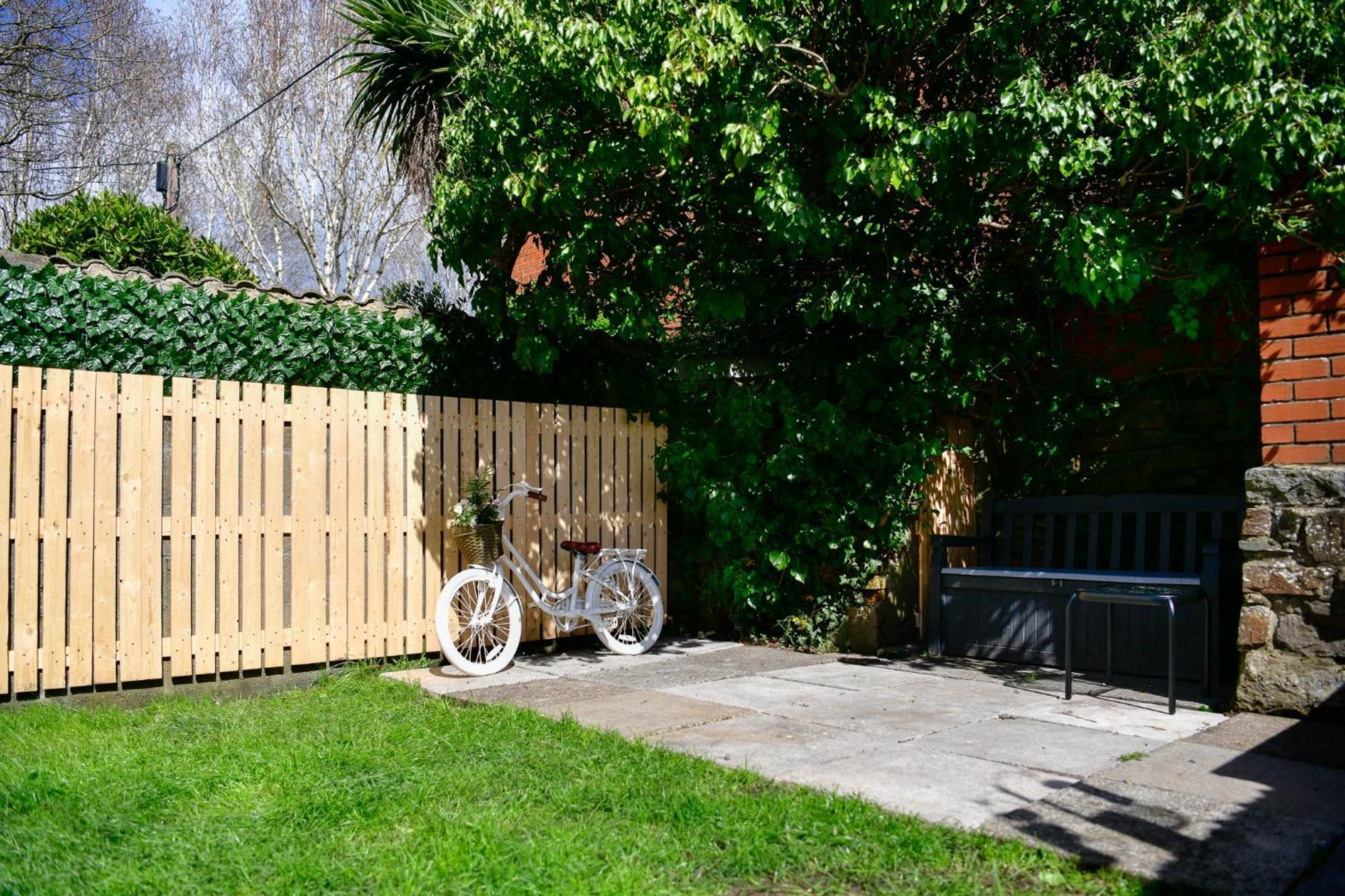 Free Parking - Heart Of The City - Superb Townhouse & Garden - Peaceful Area But Only 5Min Walk To Beach, Shops, Bars, Arena, Marina, Parks Swansea Esterno foto